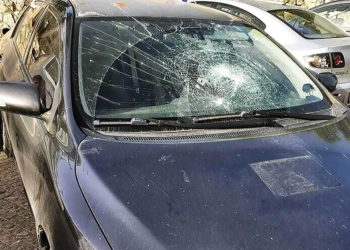 Terrorista palestino intenta asesinar a judíos en su auto en Judea y Samaria: Las FDI le dispararon