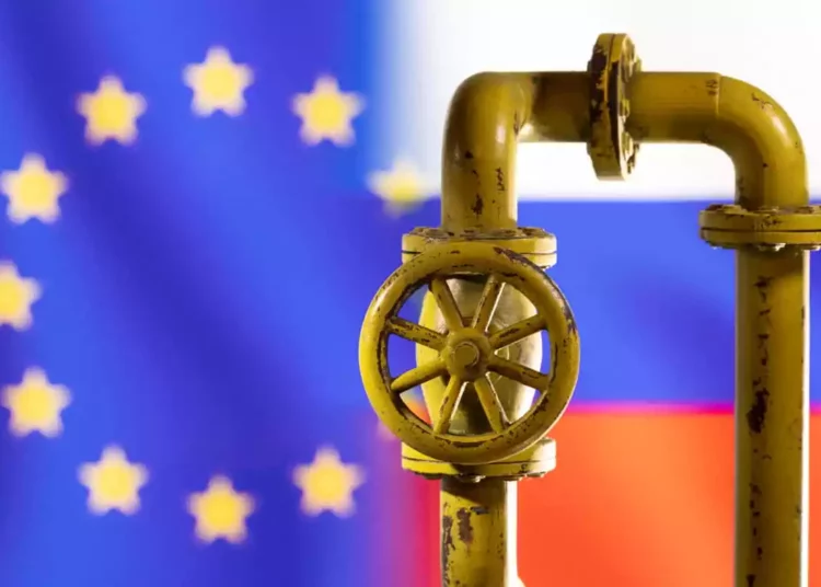 El embargo de petróleo de la UE es inminente mientras el aislamiento estrecha los lazos entre Rusia y China
