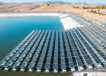 Israel prueba paneles solares flotantes con IA para generar energía limpia