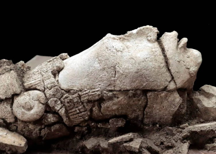 La cabeza esculpida de un dios maya es descubierta en México