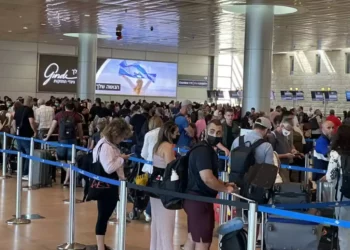 Las largas colas en el aeropuerto Ben-Gurion se han vuelto algo cotidiano