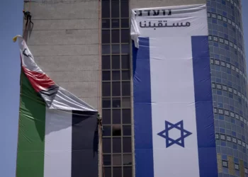 Bandera palestina retirada de la torre de Ramat Gan tras las protestas