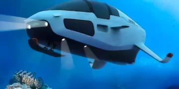 El barco futurista DeepSeaker puede sumergirse en modo submarino