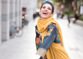 La cantante israelí Bat Ella llevará a Nueva York sus versiones en hebreo de las canciones de Debbie Friedman