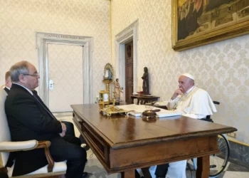 Por primera vez, el jefe de Yad Vashem se reúne con el Papa Francisco en el Vaticano
