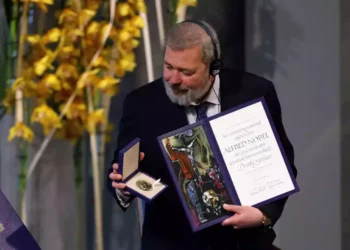 Nobel ruso subasta medalla por $103 millones en pro de niños ucranianos
