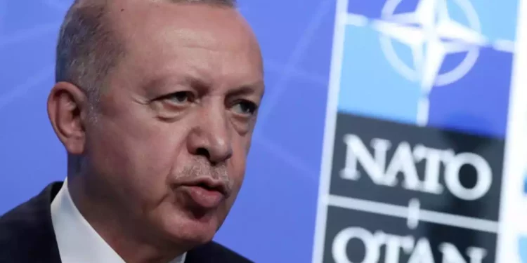 Turquía chantajea a la OTAN para justificar su invasión de Siria