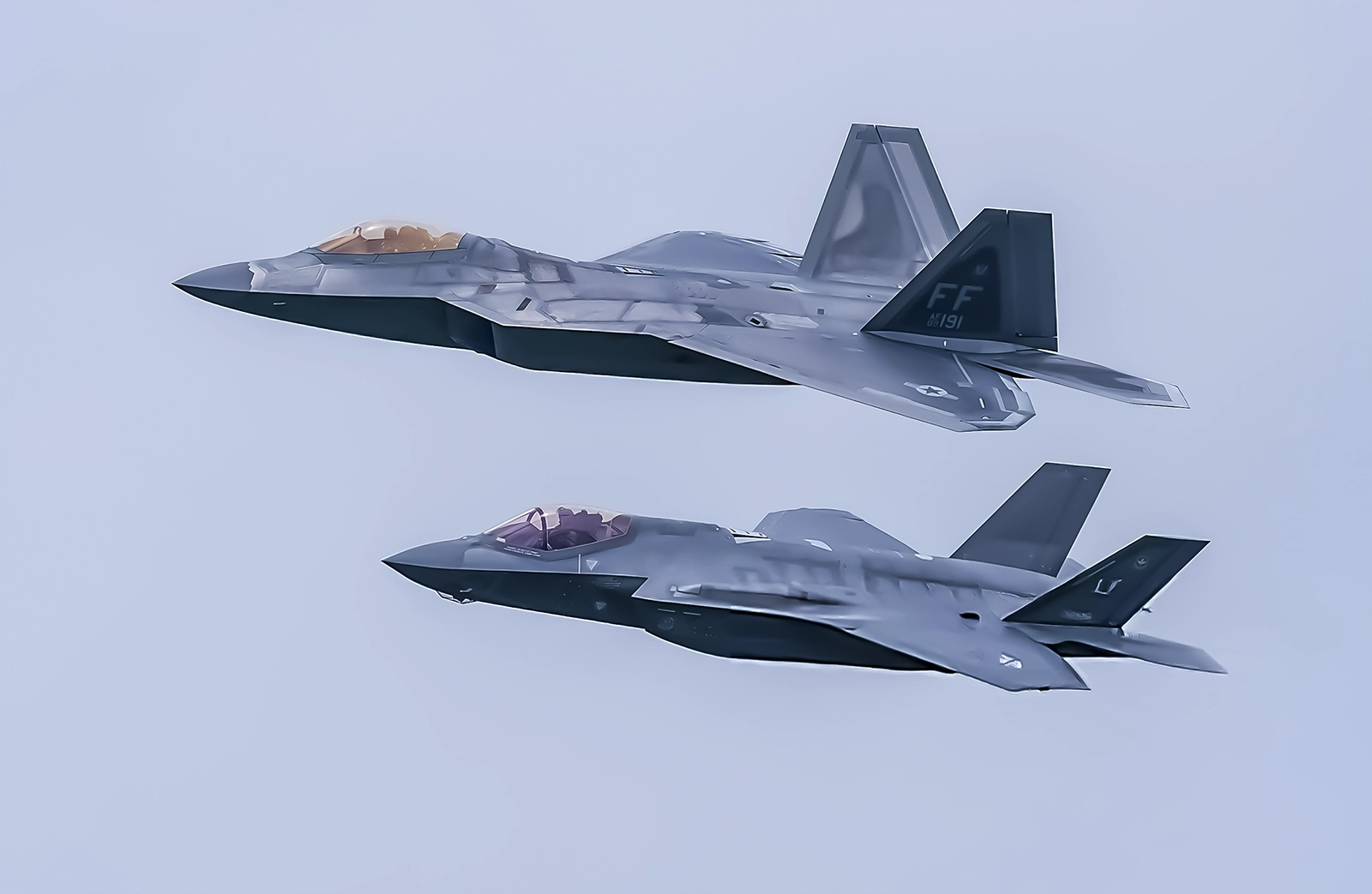 Los F-22 Raptors se entrenan con los F-15 y los F-35 en Hawai para una guerra contra China