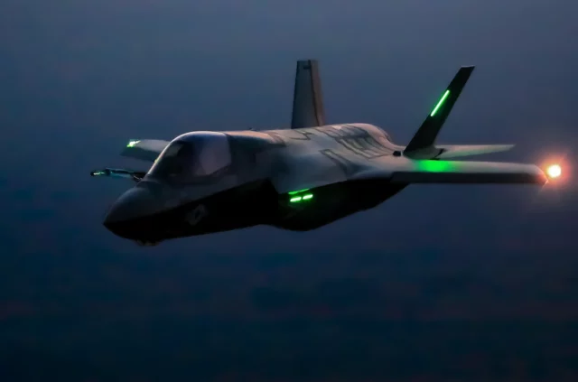 ¿Podría el caza furtivo F-35 derribar un ICBM con rayos láser?
