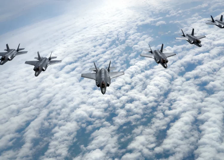 20 cazas furtivos F-35 se entrenan en Japón para una guerra con China