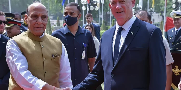 Gantz llega a la India y mantiene conversaciones para aumentar la cooperación en materia de seguridad