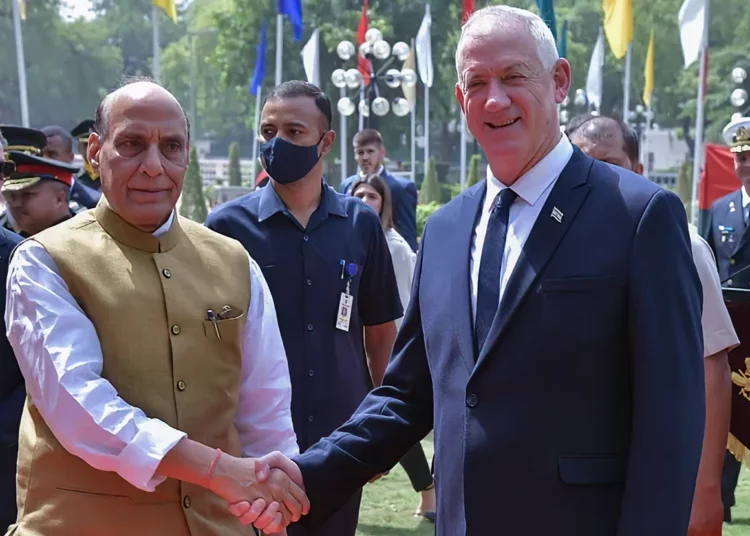 Gantz llega a la India y mantiene conversaciones para aumentar la cooperación en materia de seguridad