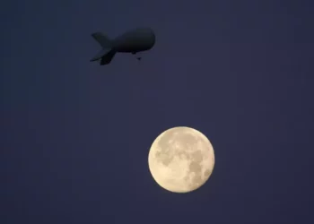 Se oyen explosiones tras la caída de un globo de observación de las FDI sobre Gaza