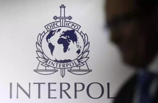 Yair Lapid busca la liberación de israelí detenido en Grecia por la Interpol