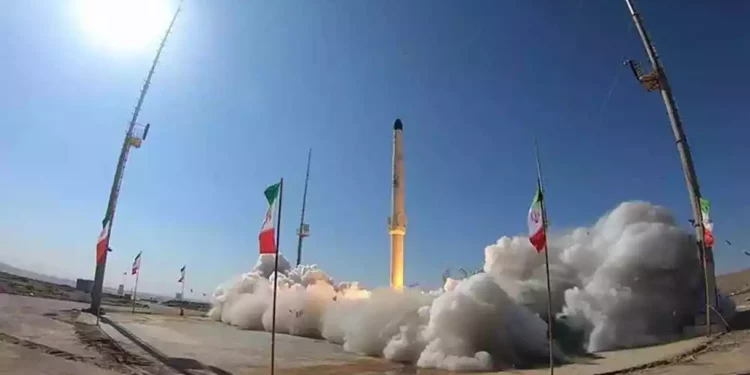 En la última provocación: Irán anuncia la prueba de un lanzador de satélites