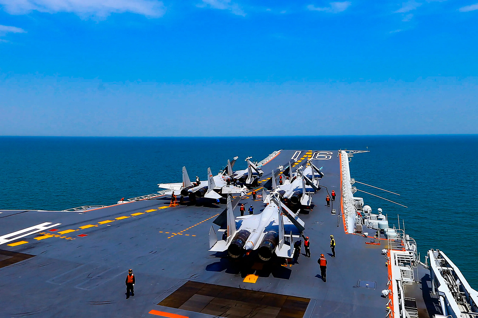 El portaaviones Fujian de China vs. la Armada estadounidense