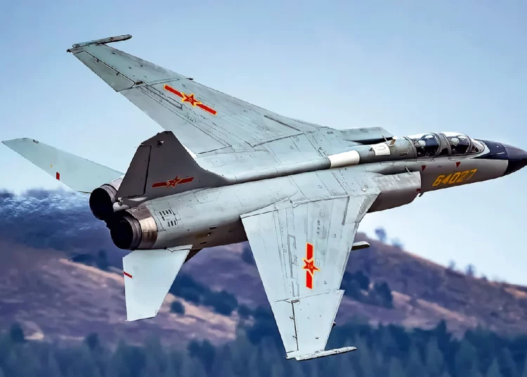 El cazabombardero JH-7 de China aún puede hacer su trabajo