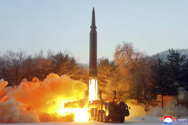 Corea del Norte dispara múltiples misiles en dirección a Corea del Sur