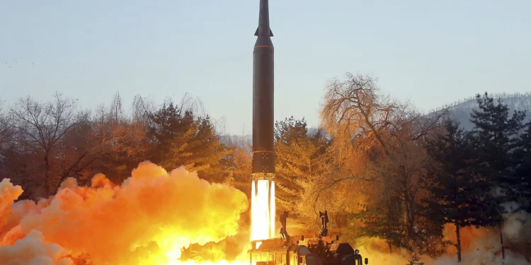 Corea del Norte dispara múltiples misiles en dirección a Corea del Sur