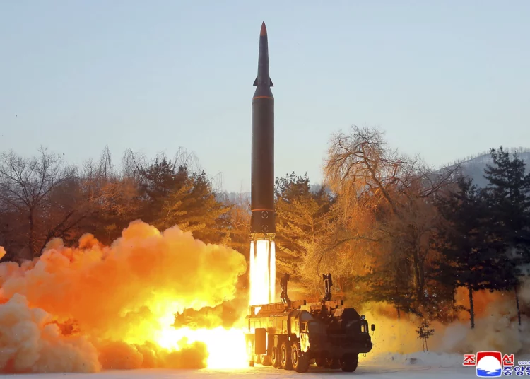 Corea del Norte dispara múltiples misiles en dirección a Corea del Sur
