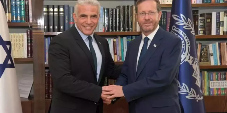 El presidente de Israel se reúne con el primer ministro entrante Yair Lapid