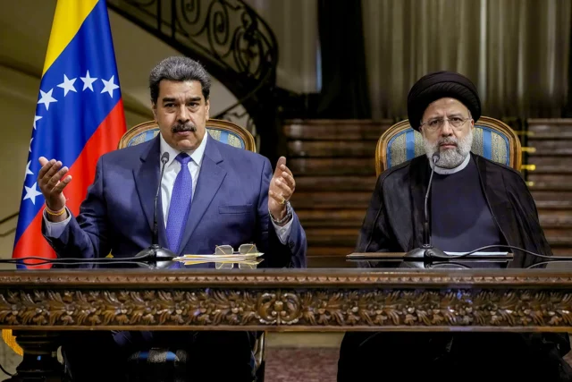 Irán y Venezuela firman un acuerdo de cooperación de 20 años en materia de defensa, energía y finanzas