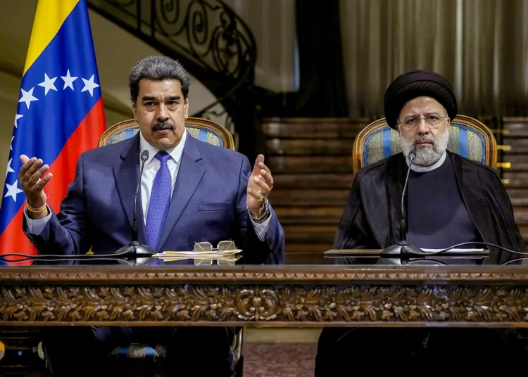 Irán y Venezuela firman un acuerdo de cooperación de 20 años en materia de defensa, energía y finanzas