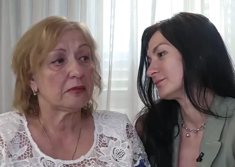 Una mujer israelí se reencuentra con su madre tras verla pidiendo ayuda en la televisión en Mariupol