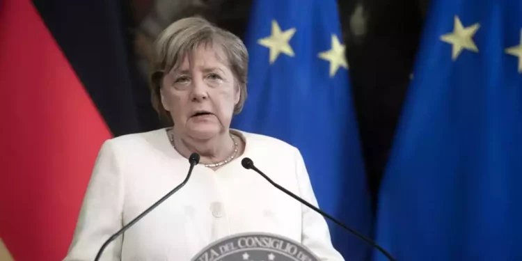 Merkel dice estar dispuesta a mediar en las conversaciones entre Ucrania y Rusia