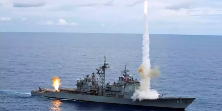 La Armada de EE.UU. aumenta las pruebas de misiles hipersónicos y de defensa láser