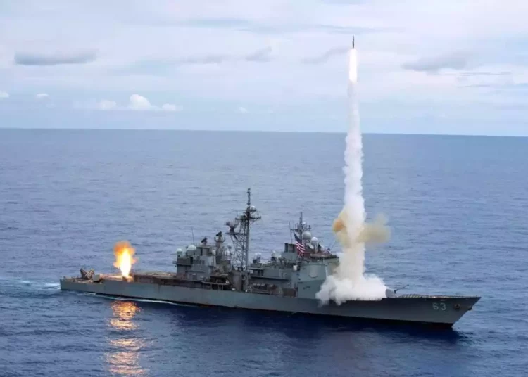 La Armada de EE.UU. aumenta las pruebas de misiles hipersónicos y de defensa láser