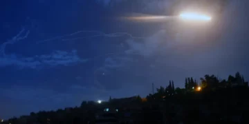Ataque aéreo atribuido a Israel alcanza una fábrica de armas cerca de Damasco