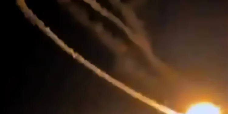 Un vídeo parece mostrar un misil ruso que regresa y se estrella en su punto de lanzamiento
