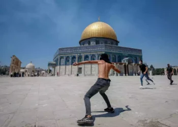 Islamistas palestinos atacan a judíos que visitaron el Monte del Templo durante Shavuot