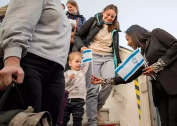 Más de 25.000 olim retornan a Israel en la operación “Los inmigrantes vuelven a casa”