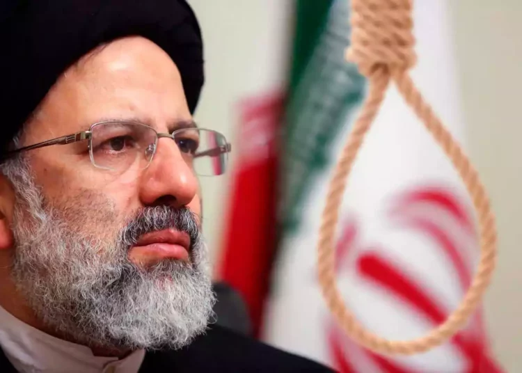 Irán ahorca a 12 presos en una ejecución masiva