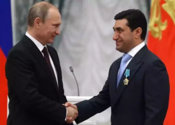 Cerca de 15.000 millonarios intentan salir de Rusia