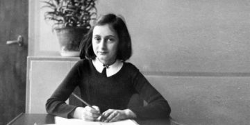 Google conmemora el 93º aniversario del nacimiento de Ana Frank