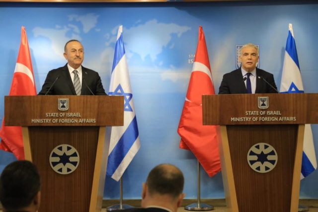 El ministro Lapid visitará Turquía para mantener conversaciones sobre seguridad pese a la crisis política