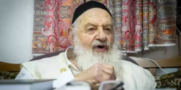 La antigua celebridad del cine, Uri Zohar, fallece a los 86 años tras décadas como rabino ultraortodoxo