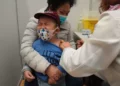 Asesores de la FDA aprueban las vacunas contra el COVID para niños menores de 5 años