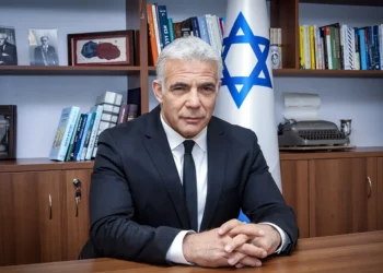 ¿Quién es Yair Lapid, el nuevo primer ministro interino de Israel?