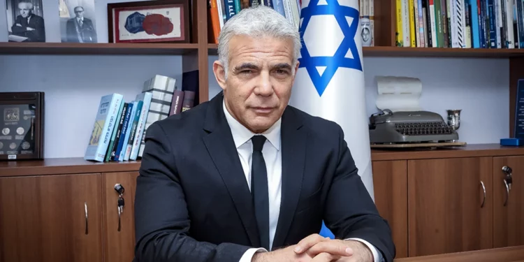 ¿Quién es Yair Lapid, el nuevo primer ministro interino de Israel?