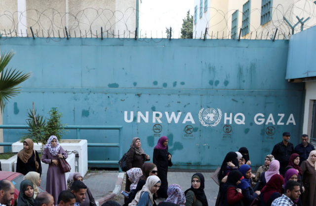 Los profesores del UNRWA siguen apoyando el antisemitismo y el terrorismo en redes sociales