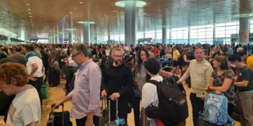 El jefe del aeropuerto Ben Gurión se disculpa por el caos en el aeródromo