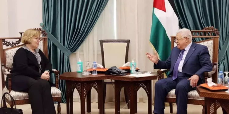 Funcionaria estadounidense se reúne con Mahmoud Abbas en Ramala