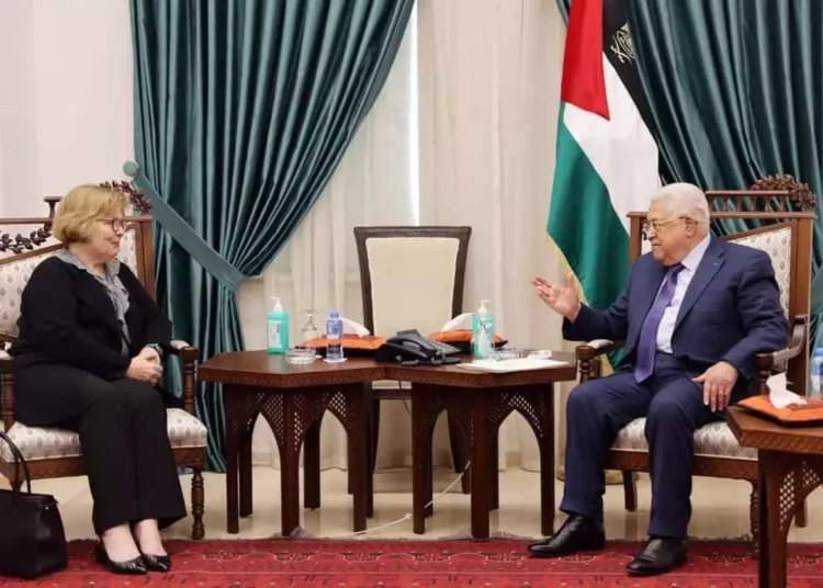 Funcionaria estadounidense se reúne con Mahmoud Abbas en Ramala