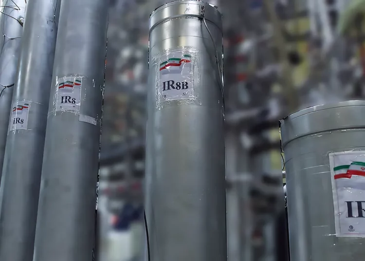 Irán tiene suficiente uranio enriquecido para fabricar 3 bombas nucleares, según un funcionario israelí