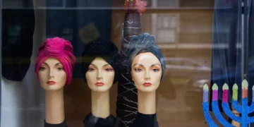 Prominente rabino jasídico prohíbe “pañuelos ostentosos” a las mujeres