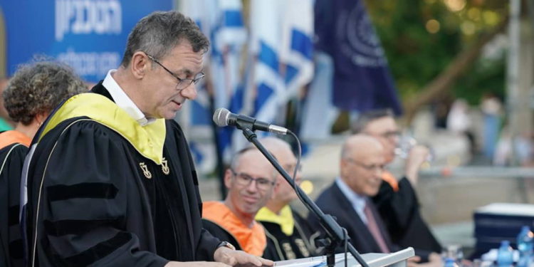 El director general de Pfizer recibe doctorado honorífico del Technion